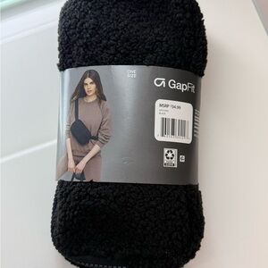 Nwt GapFit Black Fleece Multi Use Crossbody / Belt bag